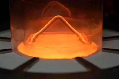 Escáner médico con tecnología CZT mostrando imágenes 3D de pulmones en alta definición para diagnósticos rápidos y precisos