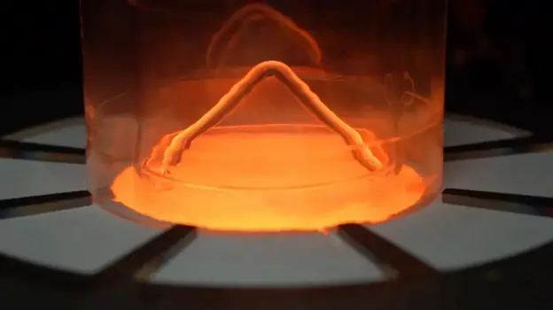 Escáner médico con tecnología CZT mostrando imágenes 3D de pulmones en alta definición para diagnósticos rápidos y precisos