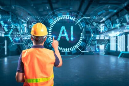 Persona usando asistente de IA en un teléfono inteligente para tareas diarias como programación, creatividad y gestión de datos