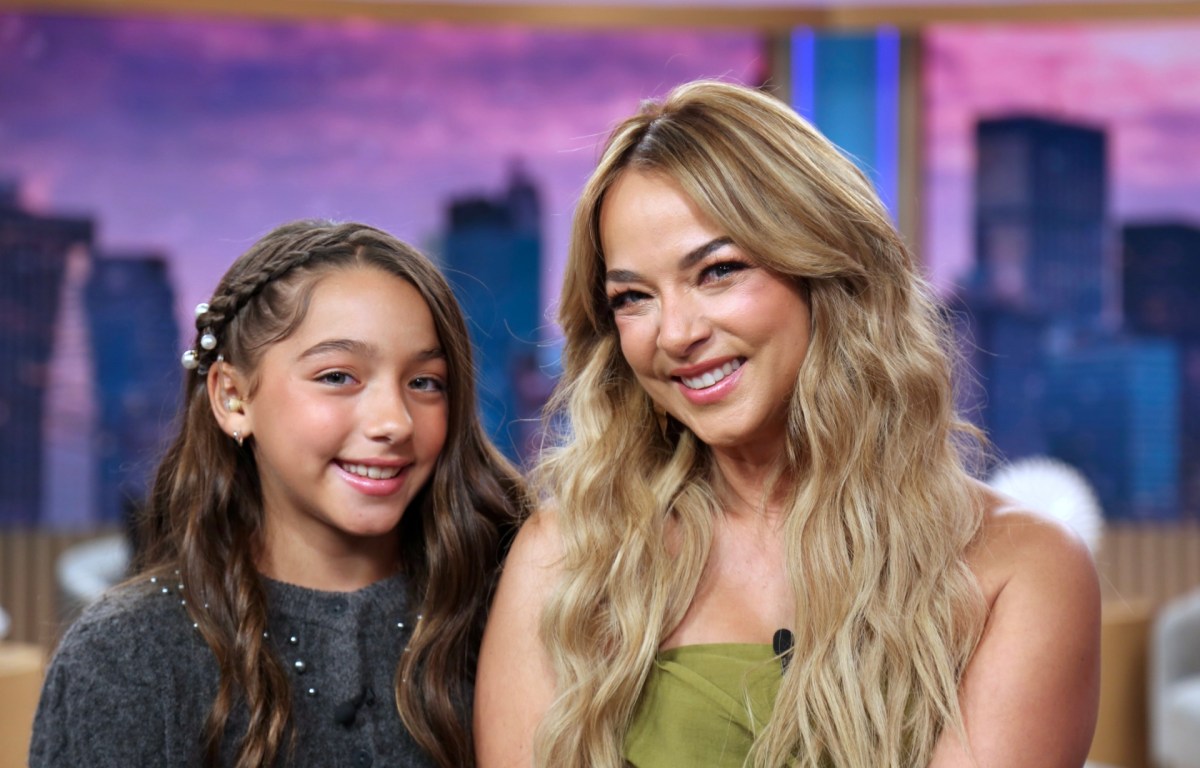 Alaïa López, hija de Adamari López, sonríe frente a cámaras en su debut televisivo mientras habla de su sueño como futbolista y periodista deportiva