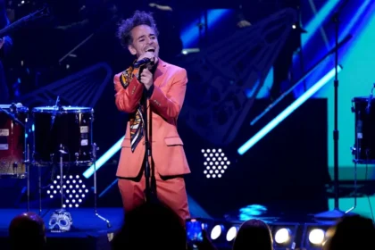 Rubén Albarrán de Café Tacvba en video explicando la retirada de su música de Spotify por inversiones en armamento e inteligencia artificial