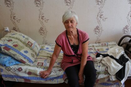 Pueblo abandonado de Kozinka cerca de Belgorod, con casas vacías y drones sobrevolando la zona fronteriza con Ucrania