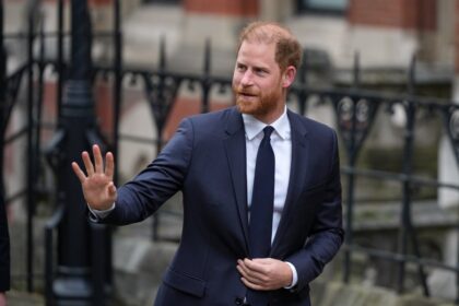Príncipe Harry llegando al Tribunal Superior de Londres para el juicio por espionaje y violación de privacidad contra el Daily Mail