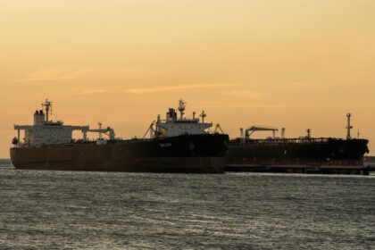 Guardia Costera de EE.UU. abordando el petrolero Veronica en aguas caribeñas durante incautación de crudo venezolano