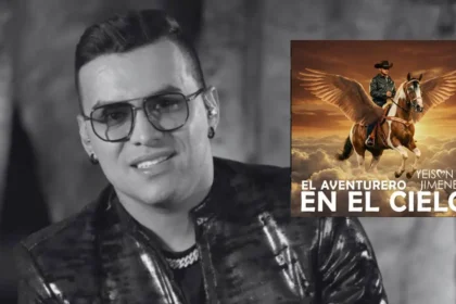12 artistas colombianos vestidos de blanco cantan 'El Aventurero en el Cielo' en homenaje a Yeison Jiménez, con imágenes en blanco y negro del cantante y caballos