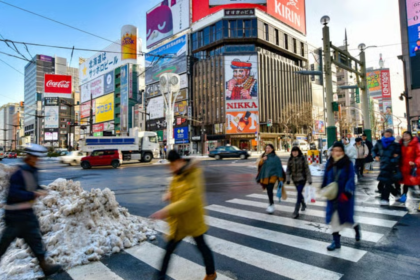Gráfico de rendimiento de bonos japoneses a 30 años con alza histórica del 0,25% en un solo día, reflejando crisis fiscal y monetaria