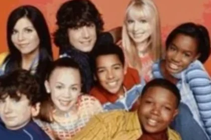 Escena del accidente en Brooklyn donde una exestrella de Nickelodeon fue atropellada por dos vehículos que huyeron del lugar