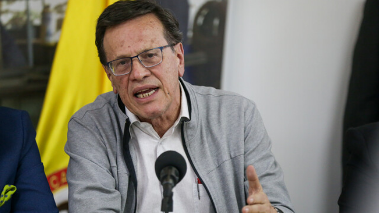 Gráfico comparativo del aumento del 23,7% en el salario mínimo colombiano con medidas antiinflacionarias del Gobierno