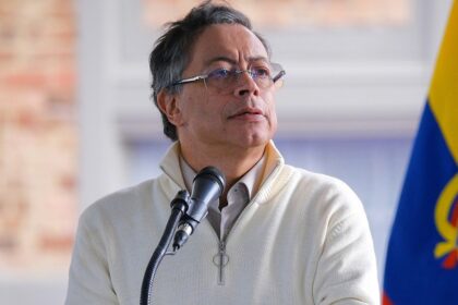 Gustavo Petro en un discurso en Bogotá exigiendo la devolución de Nicolás Maduro para juzgarlo en Venezuela bajo leyes locales