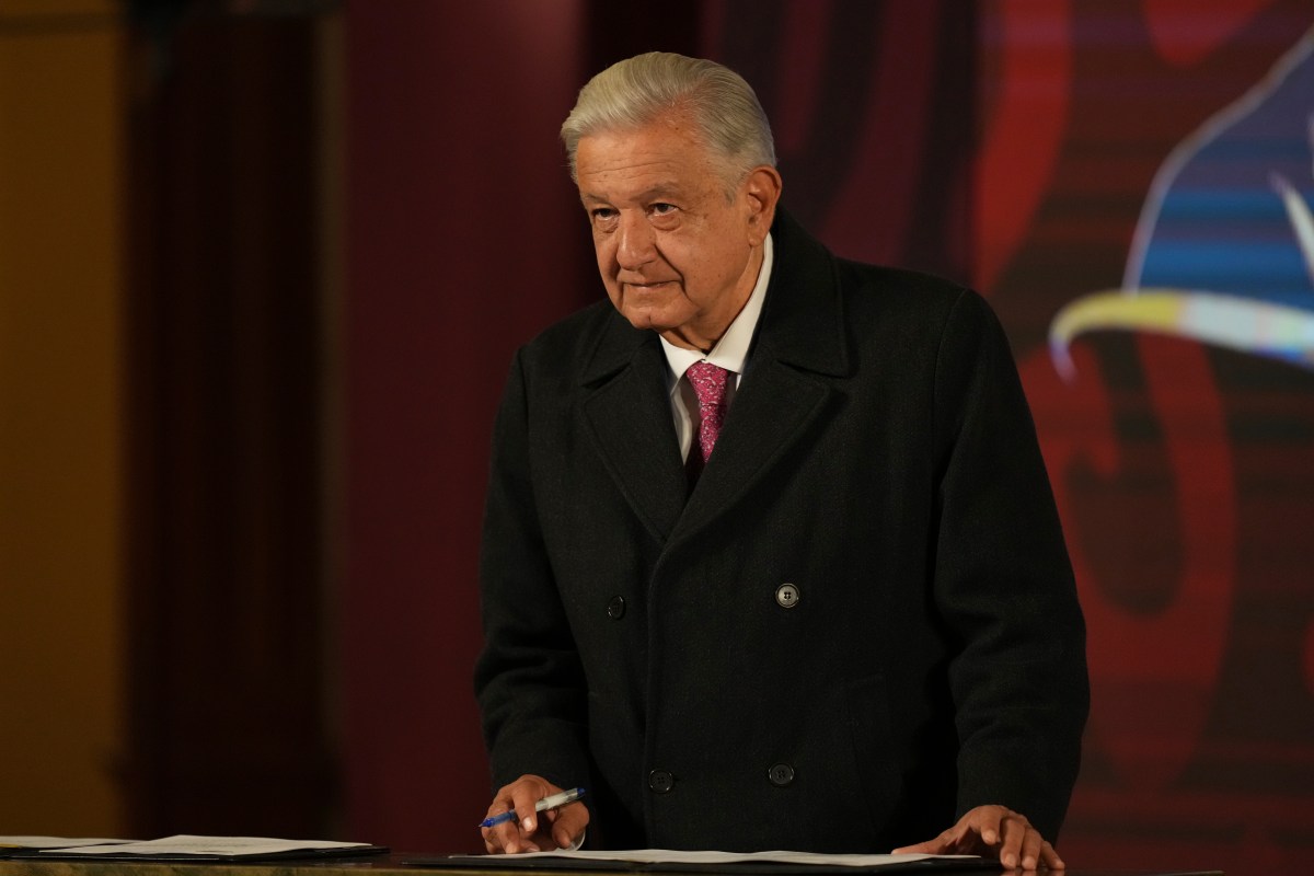 Andrés Manuel López Obrador criticando la operación militar de EE.UU. en Venezuela con un mensaje sobre soberanía y libertad