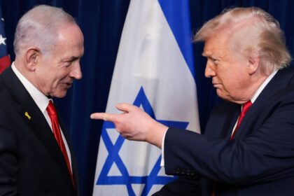 Benjamin Netanyahu y Donald Trump en reunión diplomática en Mar-a-Lago, discutiendo el futuro de Gaza y la alianza estratégica entre Israel y EE.UU.