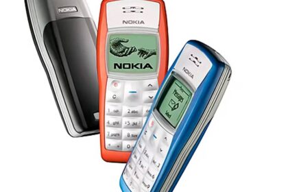 Telefono Nokia 1100 en color negro con teclado fisico y pantalla monocroma, resistente a golpes y con bateria de larga duracion