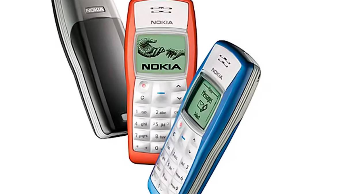Telefono Nokia 1100 en color negro con teclado fisico y pantalla monocroma, resistente a golpes y con bateria de larga duracion