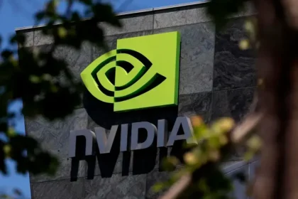 Procesador LPU de Groq mostrando rendimiento 10 veces superior en inferencia de IA generativa para aplicaciones en tiempo real