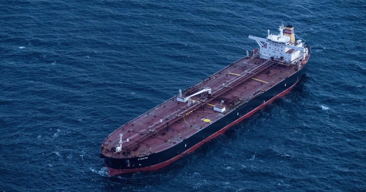 Petrolero ruso con bandera falsa interceptado por helicópteros franceses en aguas internacionales, cargado con 730.000 barriles de crudo