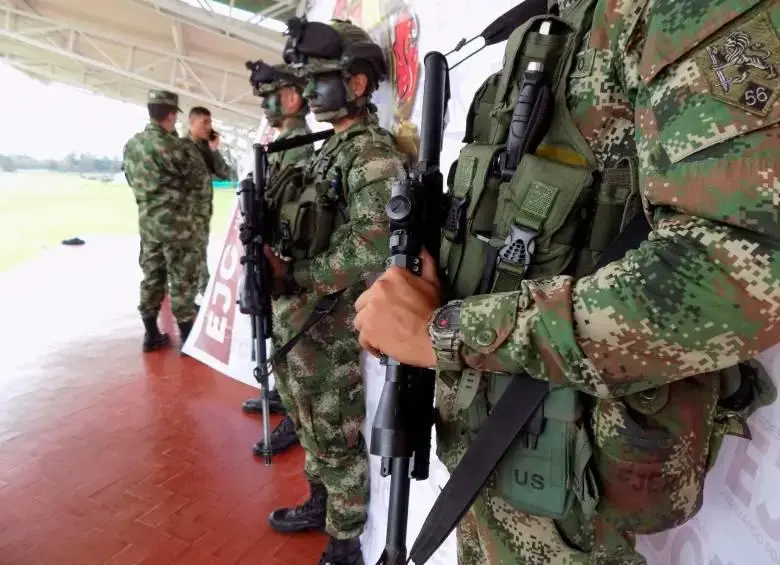 Presidente advierte sobre posible impago a policías y militares por crisis fiscal y fallo del Consejo de Estado sobre EPS