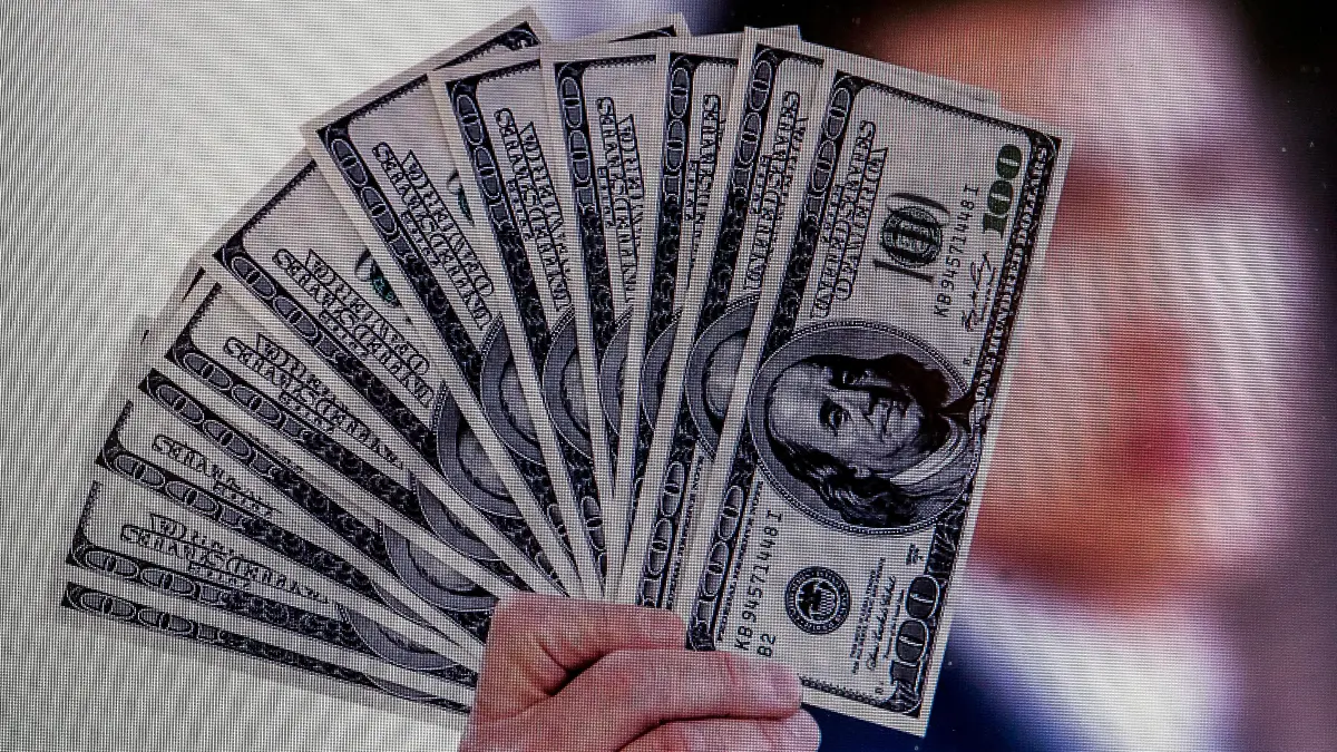 Gráfico de la caída del dólar en Colombia hasta $3.663 con análisis de inflación en EE.UU. y su impacto en el peso colombiano