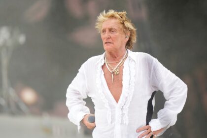 Rod Stewart, caballero británico, exige disculpas a Trump por insultar a los 457 soldados caídos en Afganistán