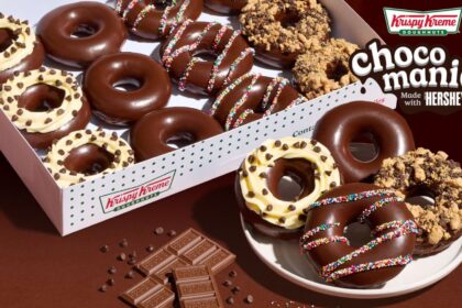 Cuatro donas glaseadas con chocolate Hershey’s en edición limitada: Tarta de Queso, Cookie Dough, Party y Original, listas para disfrutar