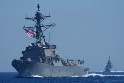 Portaaviones nuclear Abraham Lincoln liderando flota estadounidense hacia aguas iraníes en despliegue militar de alta alerta