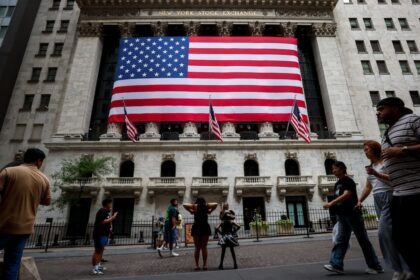 Gráfico de fusiones bancarias en EE.UU. mostrando el récord de US$47.000 millones en 2025 con bancos como JPMorgan y Fifth Third en primer plano