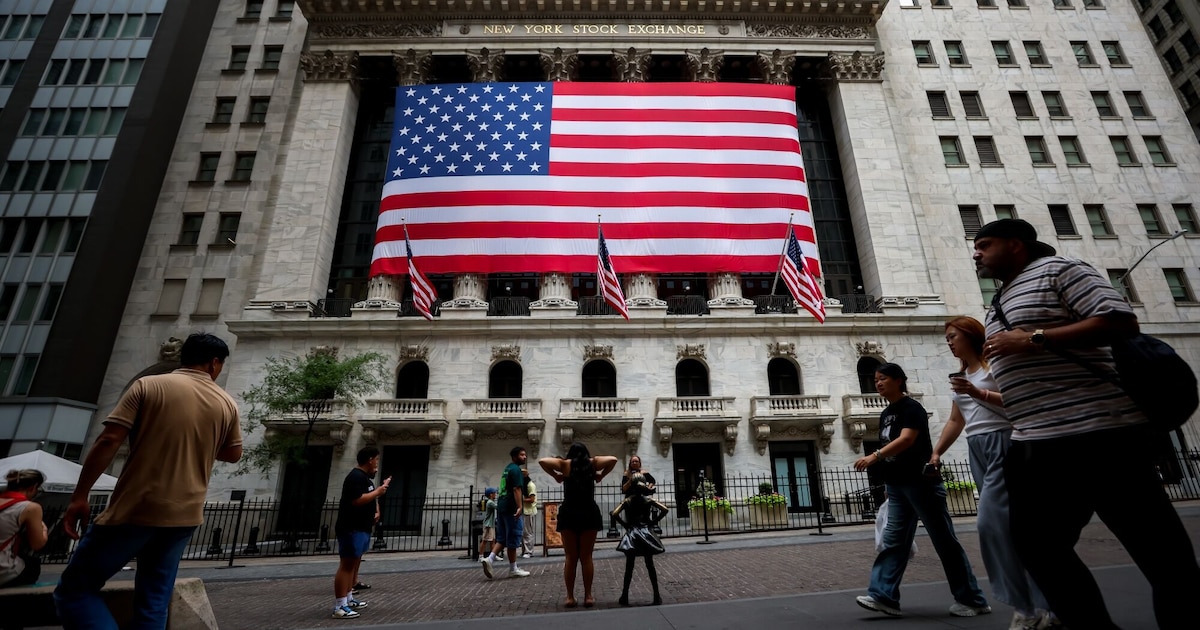 Gráfico de fusiones bancarias en EE.UU. mostrando el récord de US$47.000 millones en 2025 con bancos como JPMorgan y Fifth Third en primer plano
