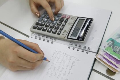 Gráfico del IPC 2025 mostrando el 5,10% de inflación que impacta arriendos y pensiones en Colombia para 2026