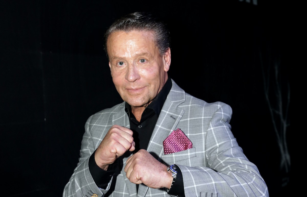 Alfredo Adame sonríe en entrevista dando consejos para ganar en La Casa de los Famosos 6 con carisma y estrategia