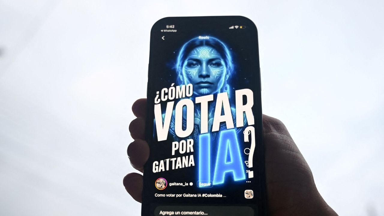Interfaz de inteligencia artificial Gaitana con piel azul y atuendos tradicionales, simbolizando neutralidad y compromiso con comunidades indígenas en Colombia