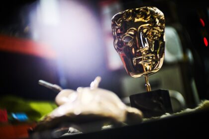 Michael B. Jordan y Delroy Lindo en los BAFTA, donde un asistente con síndrome de Tourette pronunció un insulto racista no editado