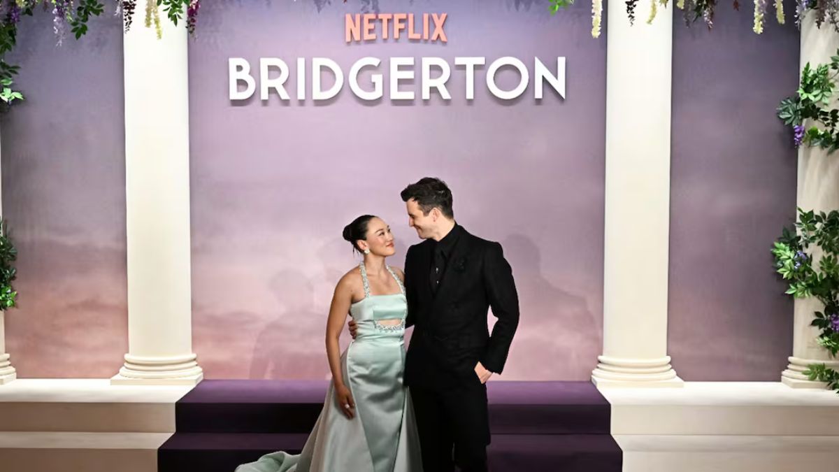 Retrato de Eloise y Francesca Bridgerton con vestuario de época, destacando su elegancia y complicidad en las próximas temporadas