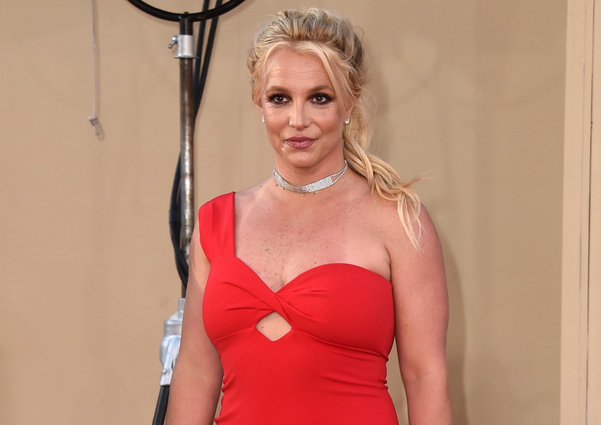 Portada de los éxitos de Britney Spears como '...Baby One More Time' y 'Circus' en un contrato de venta de derechos musicales