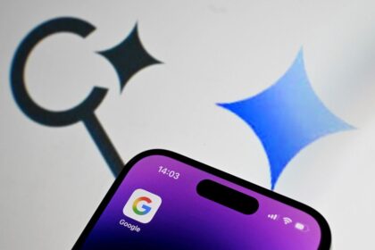 Teclado con la combinación '-ai' resaltada para filtrar resúmenes de inteligencia artificial en Google Search
