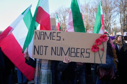 Líder reformista Azar Mansouri detenida en Irán por condenar represión estatal contra protestas con miles de muertos