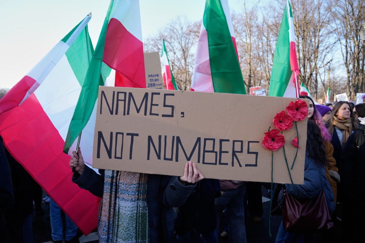 Líder reformista Azar Mansouri detenida en Irán por condenar represión estatal contra protestas con miles de muertos