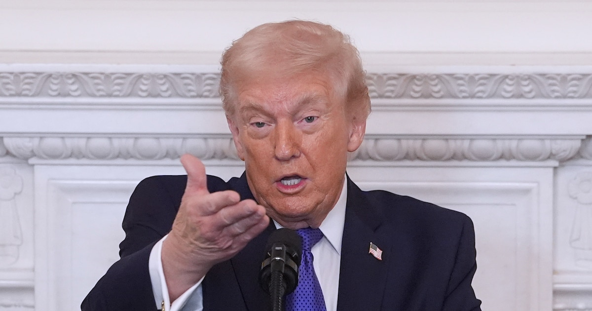 Donald Trump en conferencia de prensa anunciando nuevos aranceles tras el fallo de la Corte Suprema de EE.UU. sobre gravámenes ilegales