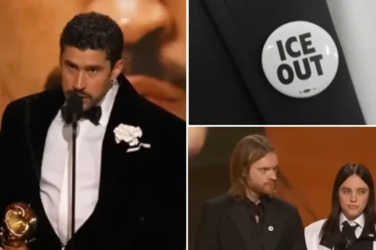 Bad Bunny con micrófono en mano durante los Grammy 2024, pronunciando su discurso 'Fuera ICE' ante una audiencia global
