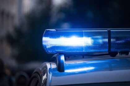 Cuerpo de un hombre de 71 años encontrado bajo un velero en los muelles de San Carlos, Sonora, durante operativo de búsqueda
