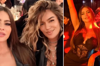 Karol G y Sofía Vergara posando con vestidos negros en la fiesta de 35 años de la cantante, rodeadas de luces neón y ambiente festivo