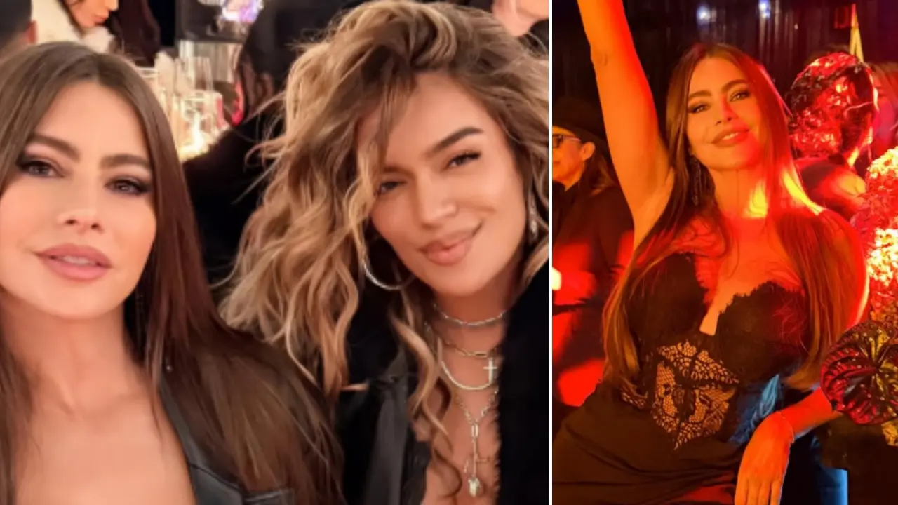 Karol G y Sofía Vergara posando con vestidos negros en la fiesta de 35 años de la cantante, rodeadas de luces neón y ambiente festivo
