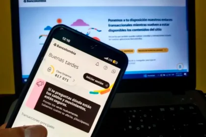 Pantalla de error en app bancaria con mensaje de servicio no disponible durante fallas técnicas masivas en Colombia