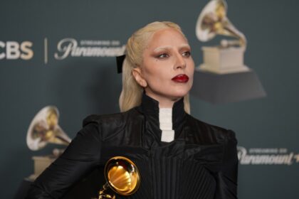 Lady Gaga con lágrimas en los Grammy 2026 mientras Bad Bunny da un discurso contra las políticas migratorias y el odio