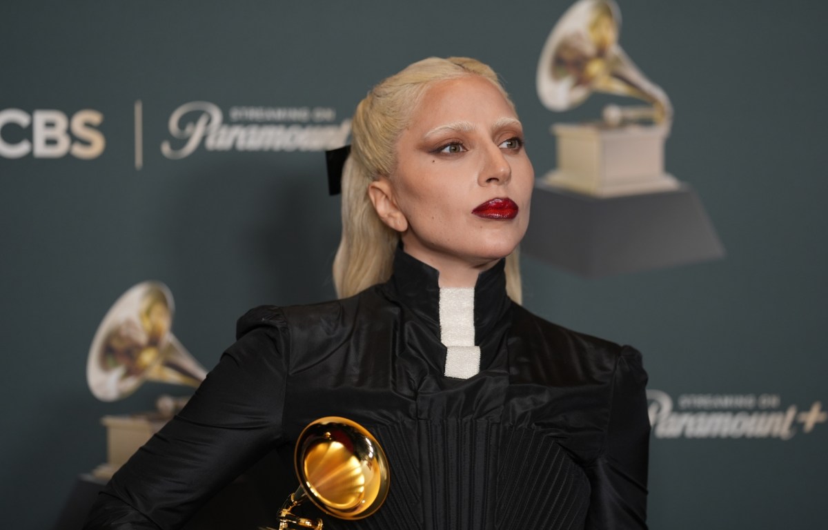 Lady Gaga con lágrimas en los Grammy 2026 mientras Bad Bunny da un discurso contra las políticas migratorias y el odio