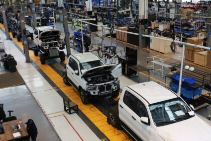 Fábrica de vehículos eléctricos en China con líneas de producción ralentizadas por caída en ventas globales