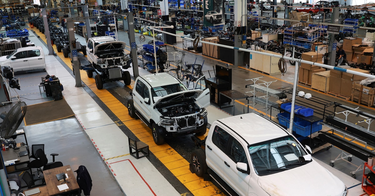 Fábrica de vehículos eléctricos en China con líneas de producción ralentizadas por caída en ventas globales