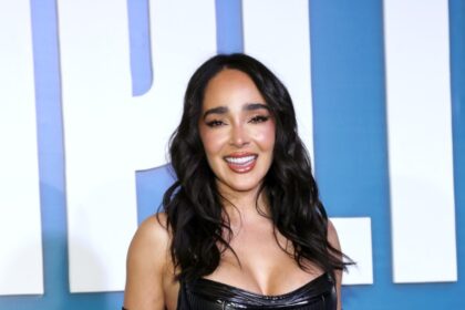 Manelyk González en una transmisión exclusiva de TikTok anunciando los secretos y panelistas de La Casa de los Famosos 6