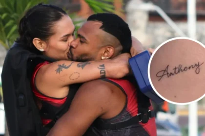 Mujer mostrando un tatuaje con el nombre 'Anthony' en el cuello, gesto que generó polémica en redes sociales por su relación en un reality