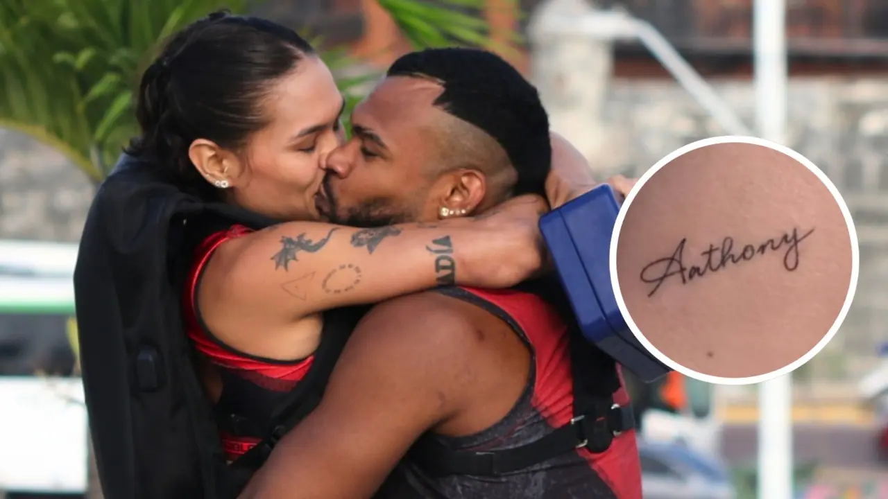 Mujer mostrando un tatuaje con el nombre 'Anthony' en el cuello, gesto que generó polémica en redes sociales por su relación en un reality