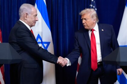 Benjamín Netanyahu y Donald Trump en reunión para discutir las exigencias de Israel sobre el programa de misiles de Irán y su apoyo a grupos aliados