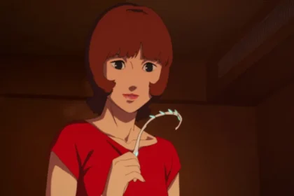 Escena onírica de Paprika con colores saturados y personajes flotando en un sueño distorsionado, clave en la trama del anime de Satoshi Kon